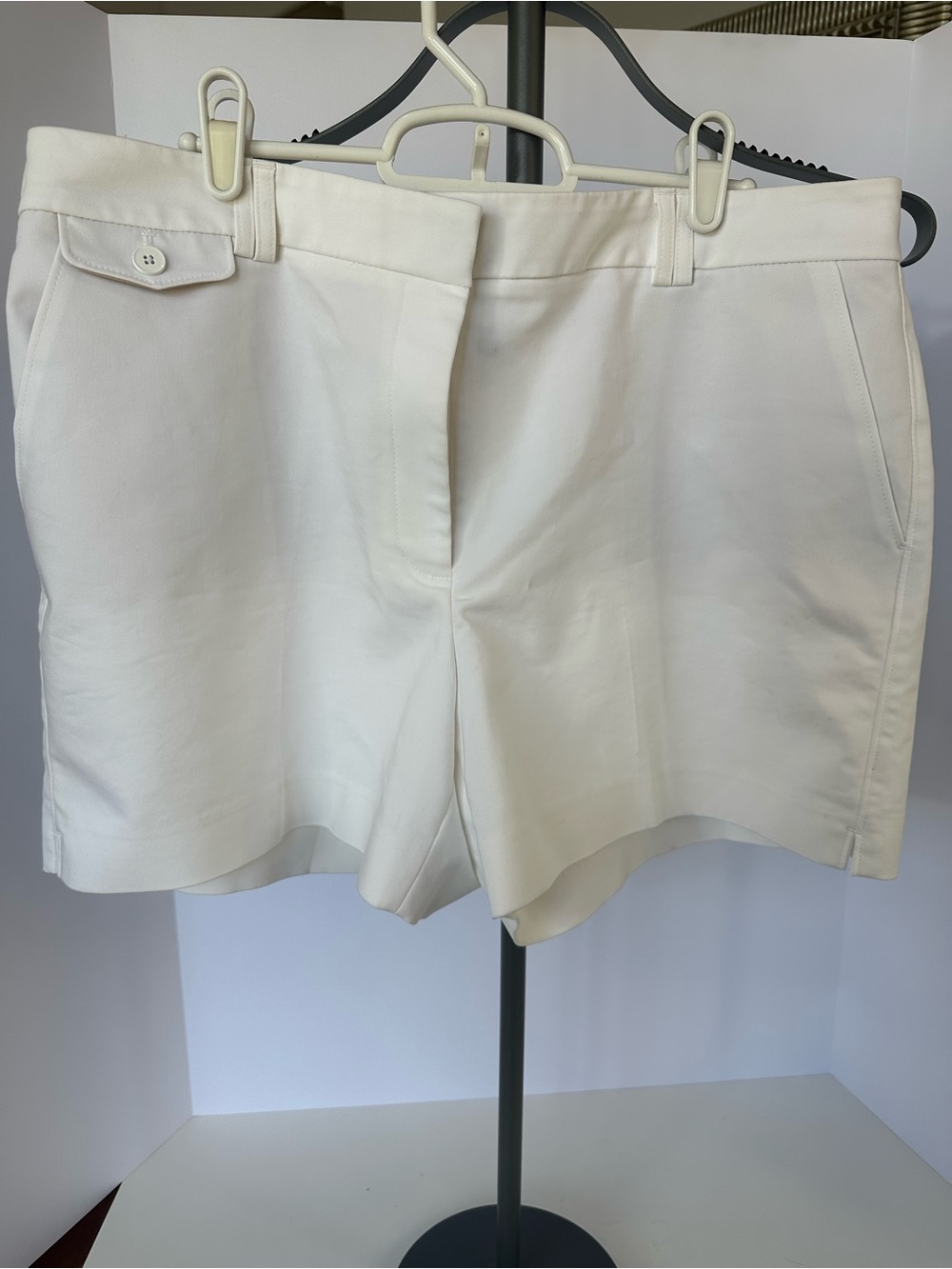 White House Black Market The 5” Short White Tailored Shorts